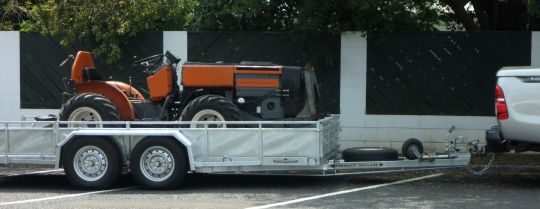 Low Loader Tractor Trailer